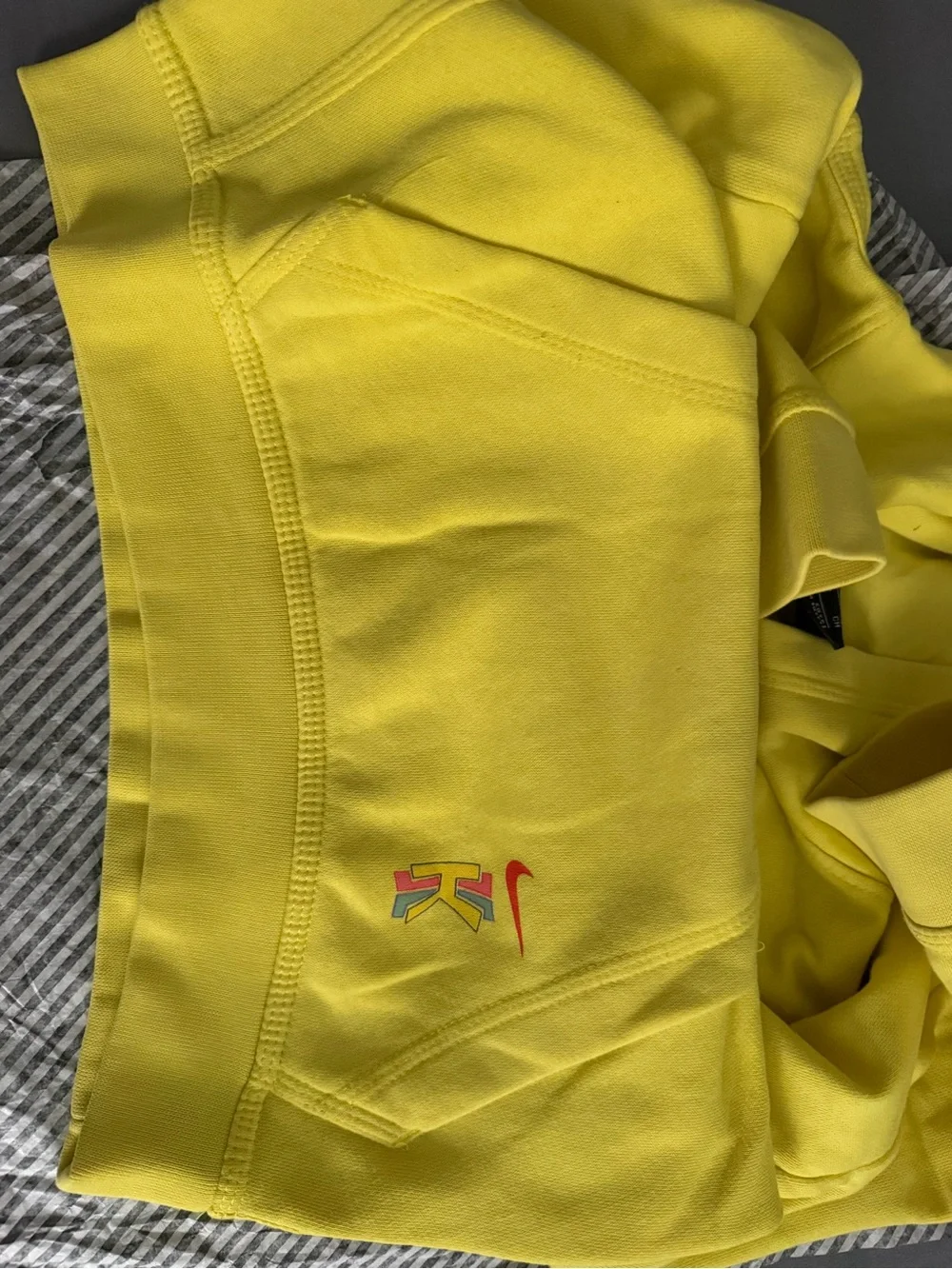 Nike kyrie x SpongeBob Yellow Pullover Hoodie - Men's